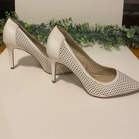 Jessica Simpson white pumps- size 7.5- color on trend-faux leather-great texture - Picture 3 of 8